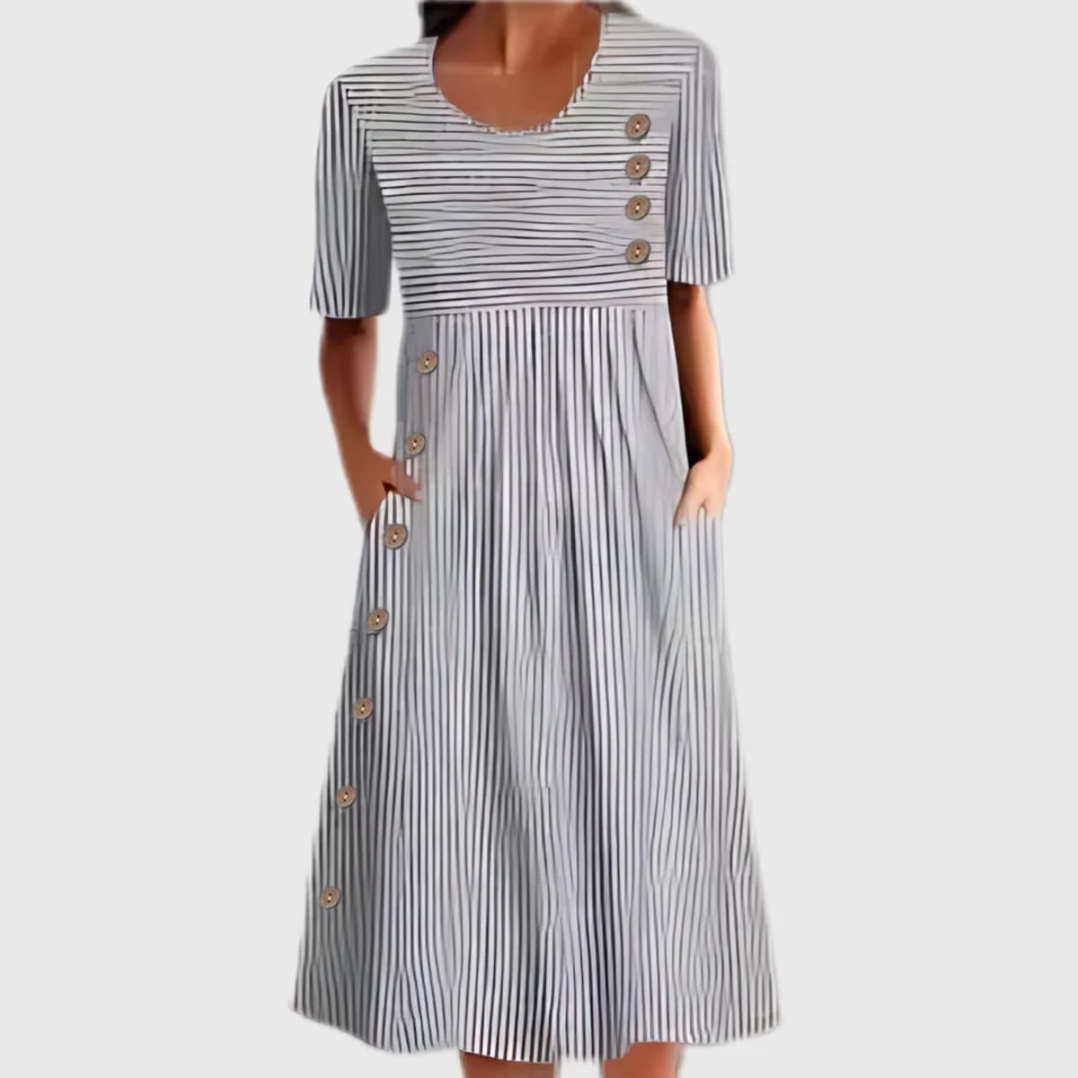 Striped midi dress with buttons and 3/4 sleeves, relaxed fit.