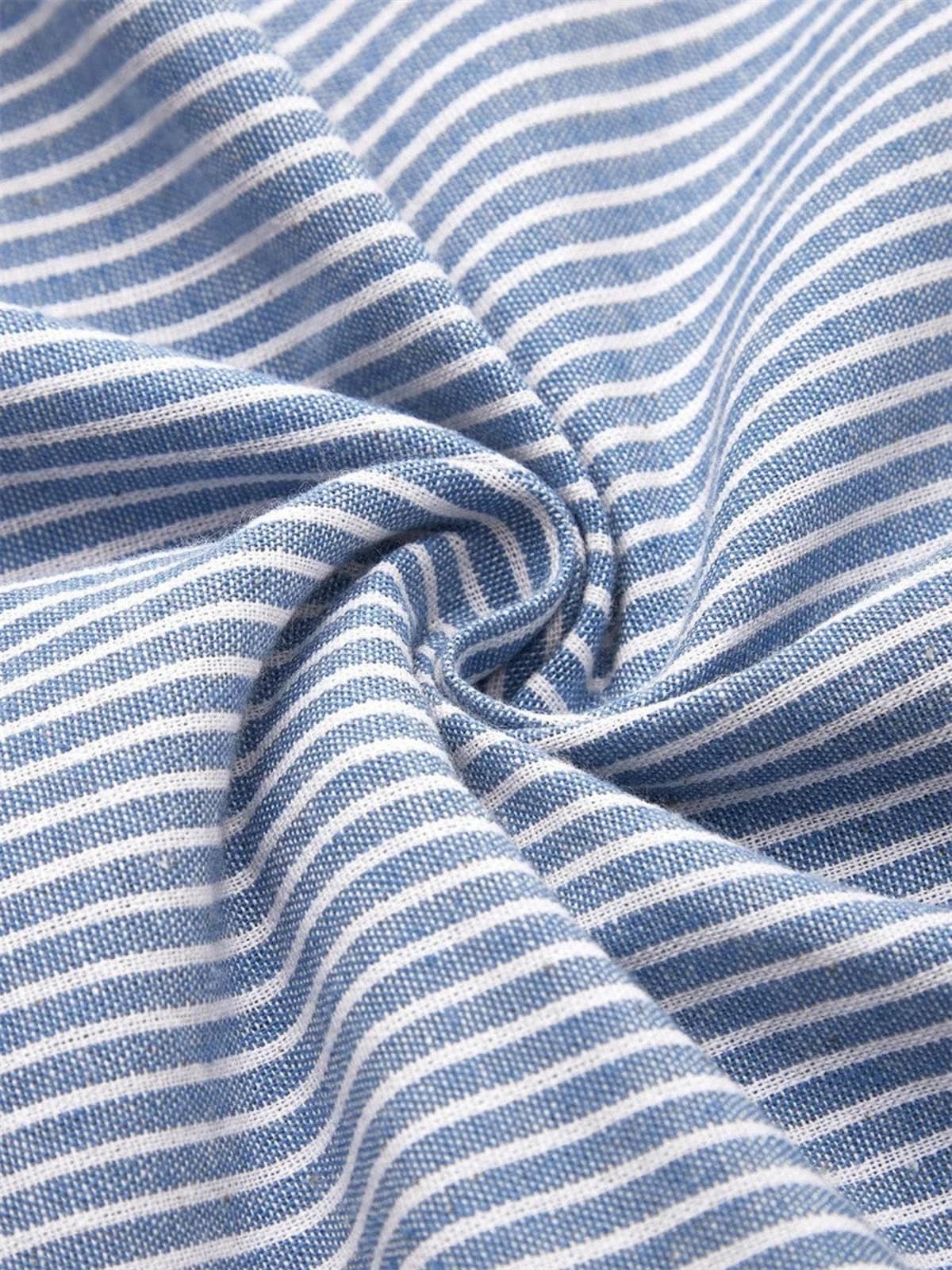 Striped midi dress with buttons and 3/4 sleeves, relaxed fit.