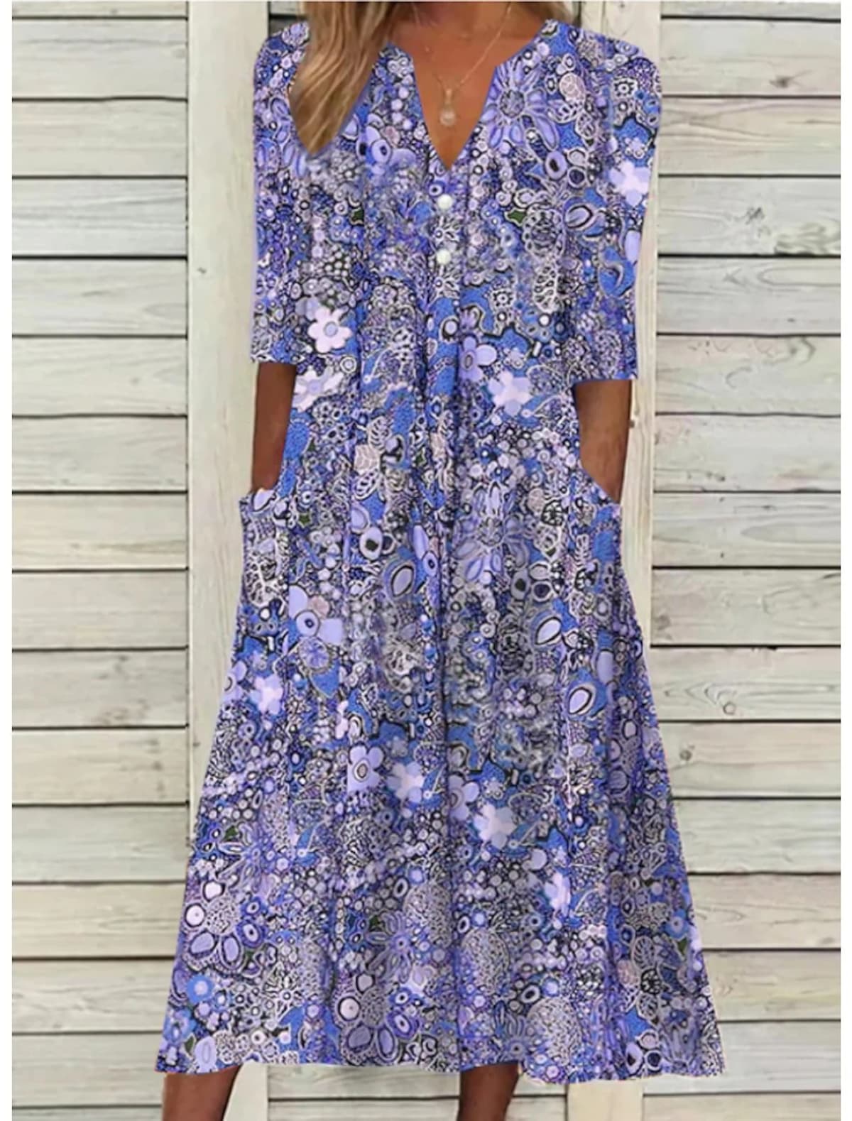 Draped summer dress with V-neck and relaxed fit.