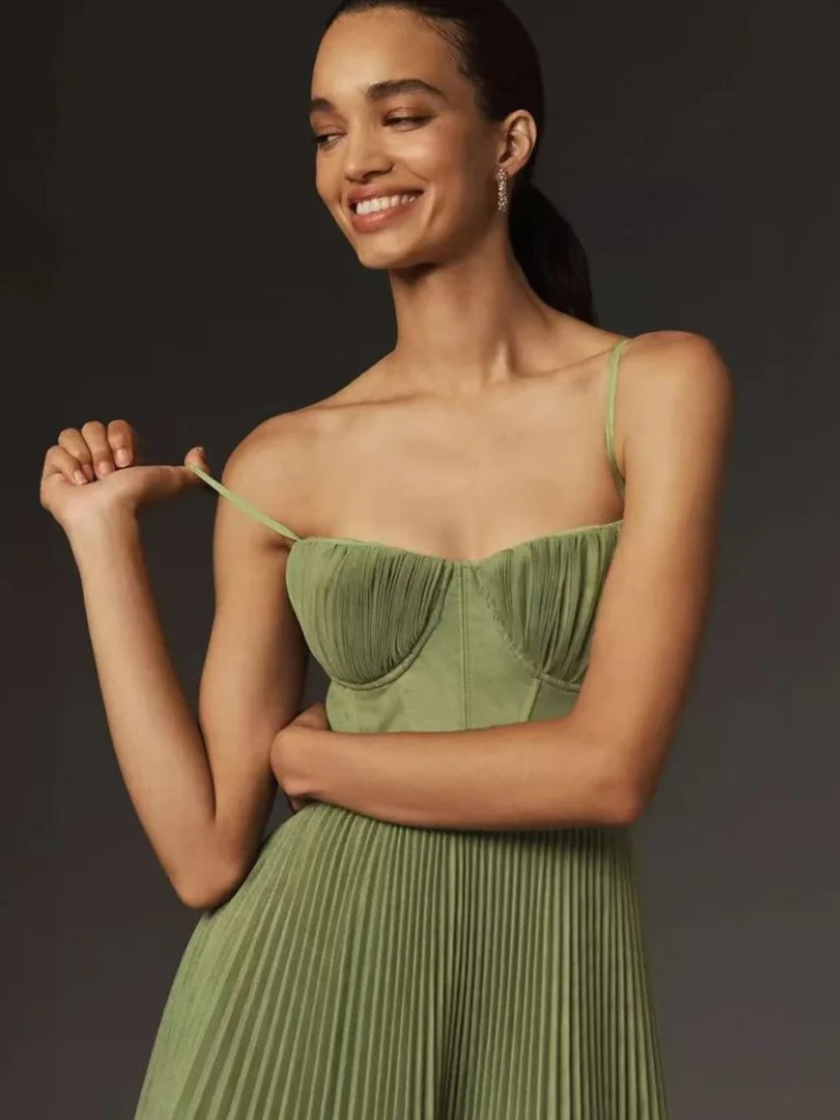 Maxi dress with structured bodice and pleated skirt, sweetheart neckline.