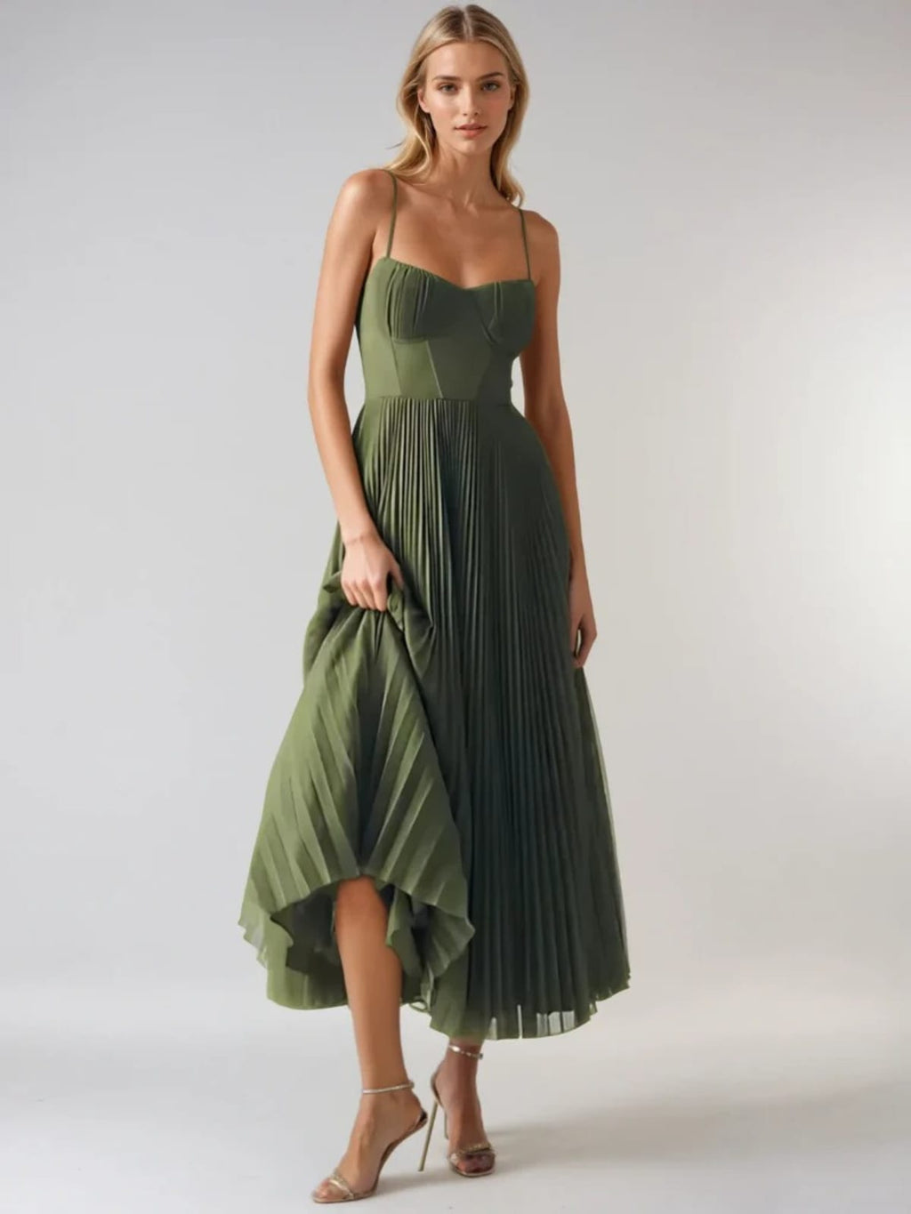 Maxi dress with structured bodice and pleated skirt, sweetheart neckline.